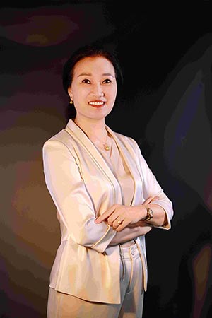 公司董事長晏小玲